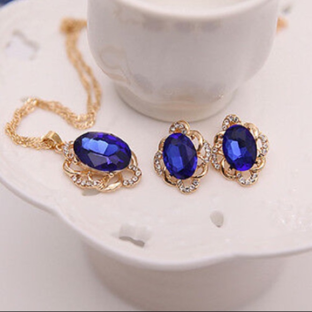 ❤️gorgeous sapphire necklace and earring set